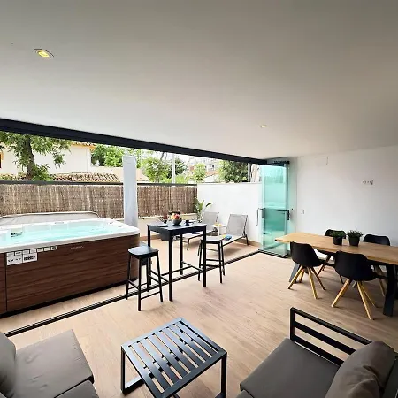 Terrace Private Jacuzzi - Centre *